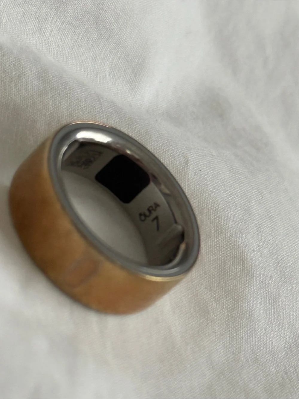 Oura Ring Gen 4 rose gold size 7 with original box and Charger